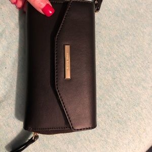 Black wristlet
